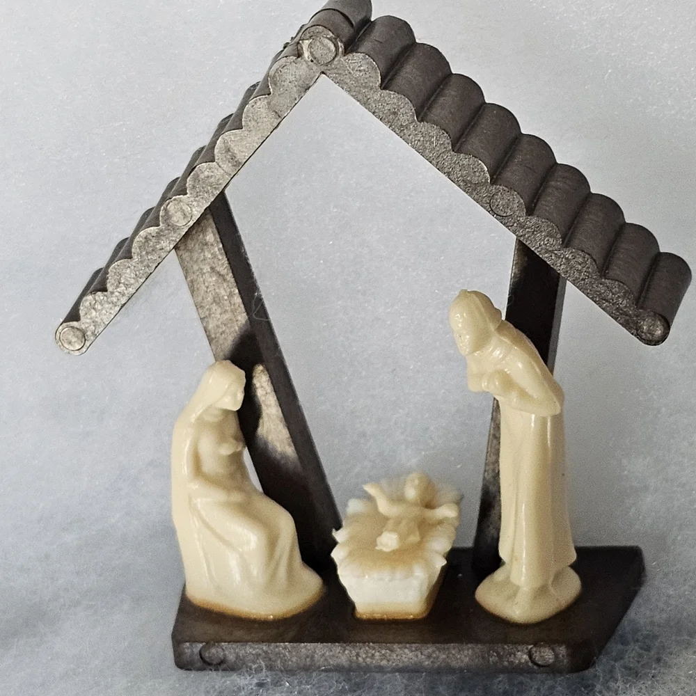 Nativity Figurine Ornament Plastic Mary Joseph Jesus Bethlehem Virgin Christmas